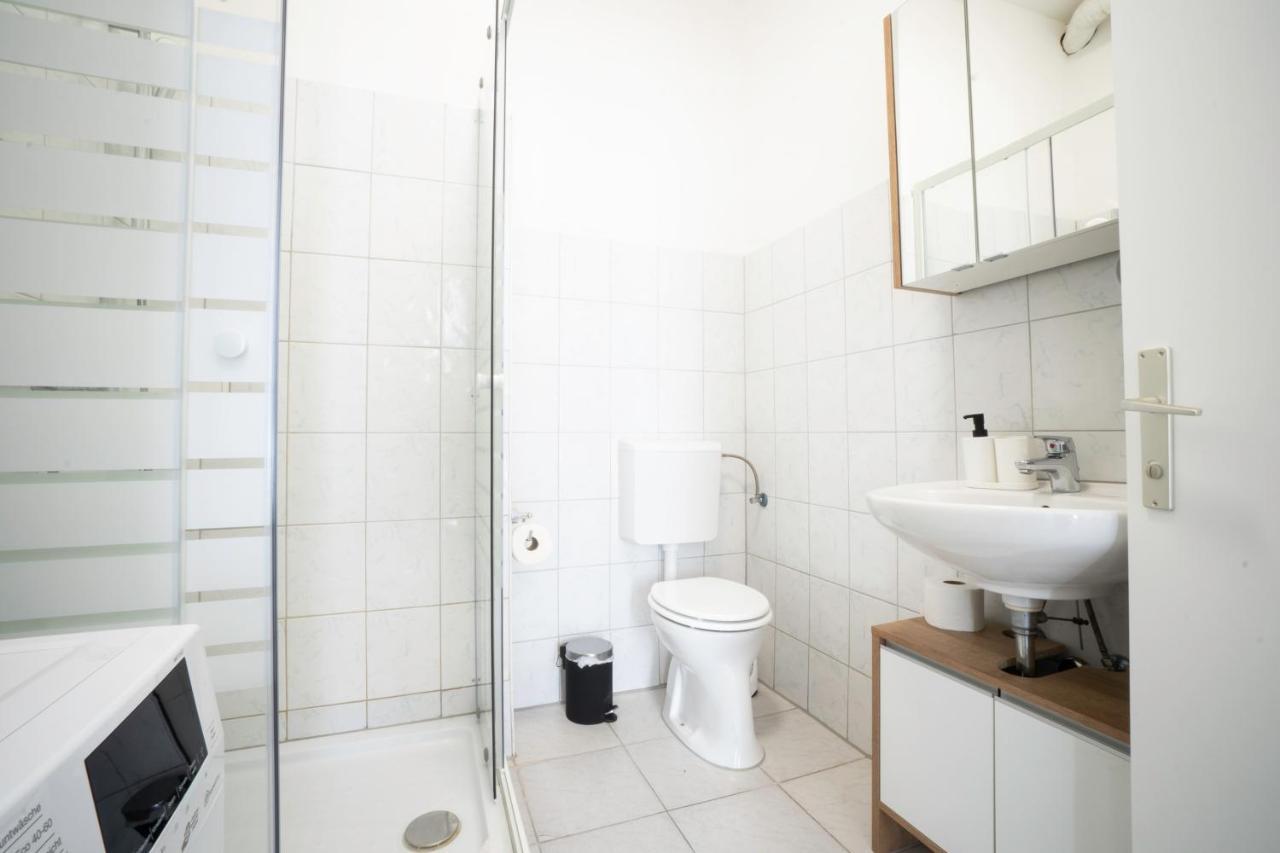 Modern 1-Bedroom Apartment Next To Praterstern Vienna Esterno foto