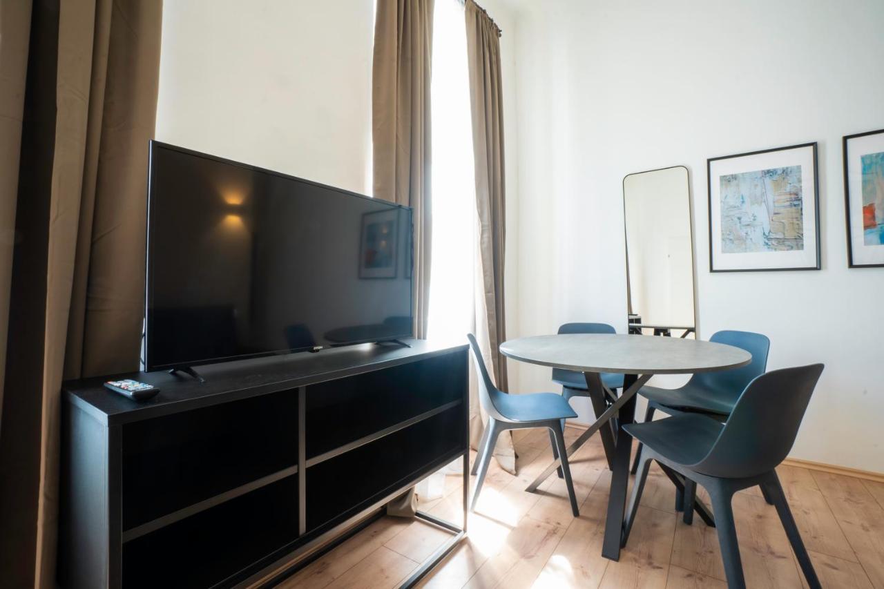 Modern 1-Bedroom Apartment Next To Praterstern Vienna Esterno foto