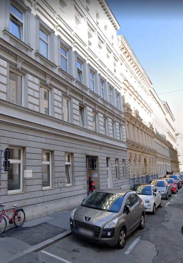 Modern 1-Bedroom Apartment Next To Praterstern Vienna Esterno foto